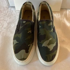 Women’s restricted camo Slip on loafers